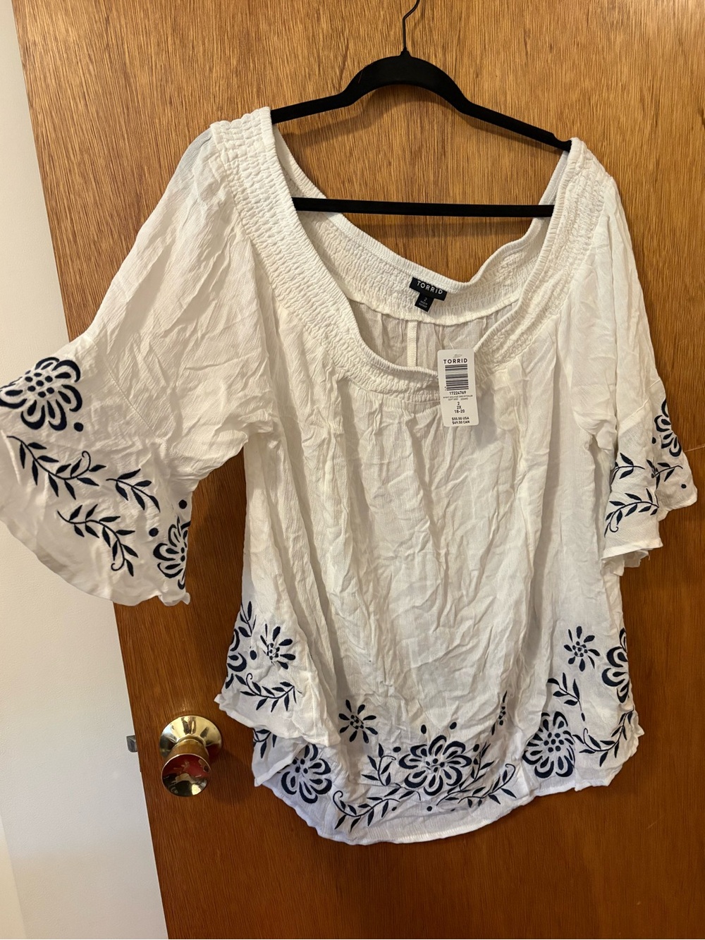 torrid White Off-Shoulder Top with Navy Floral Embroidery NWT - Picture 3 of 8